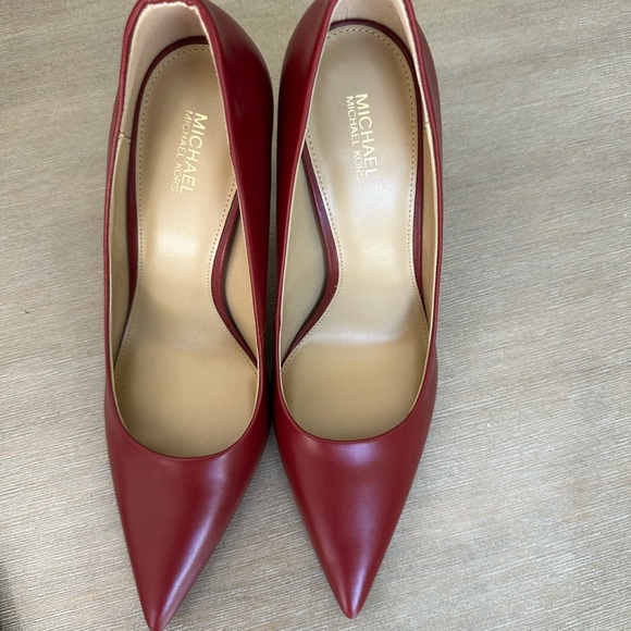 Michael Kors Women's deep red Amara Pumps size 9 nwot - Picture 8 of 11